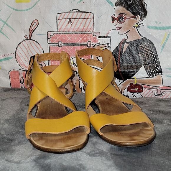 Seychelles Wide Strap Mini Wedge Heel Mustard Color Leather Ankle Sandals Size 6 - Picture 2 of 11